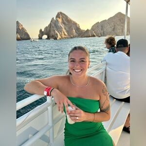 🌻Meet your Posher, Sarah🌻